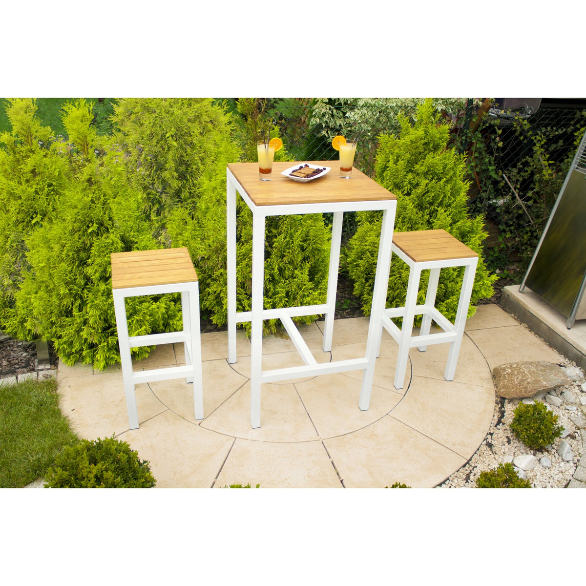 Tisch GIANT HIGH 60 x 60 cm aus Aluminium mit Robinienholz (Akazie)